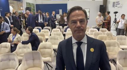 Mark Rutte with a portion of the Dutch delegation at COP27 in Egypt. 7 November 2022