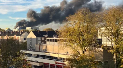 Smoke rising from a fire at an apartment complex for refugees on Voetbalstraat in Amsterdam Nieuw-West. 13 November 2022