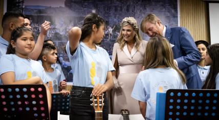 Queen Maxima and King Willem-Alexander speaking with child refugees before a music concert. Some children approached the royal couple to discuss the trauma they have experienced as refugees. 1 November 2022