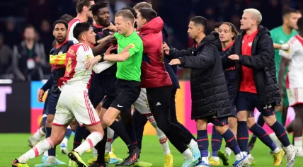 Fighting after the final whistle of the Dutch  eredivisie match between AFC Ajax and PSV in the Johan Cruijff ArenA on 6 november 2022 in Amsterdam, Netherlands