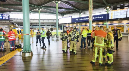 Emergency services at a suspicious situation on Schiphol Plaza, 29 November 2022