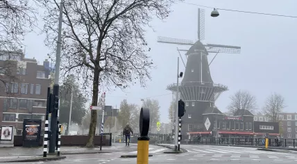 The windmill of the Brouweij ‘t IJ in Amsterdam-Oost on a foggy morning. 28 November 2022