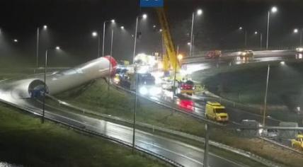 A portion of a collapsed windmill blocks part of the A50 near Apeldoorn. 28 December 2022