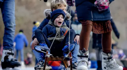 People enjoying the first day of skating on natural ice this season at De Doornsche IJsclub, 13 December 2022