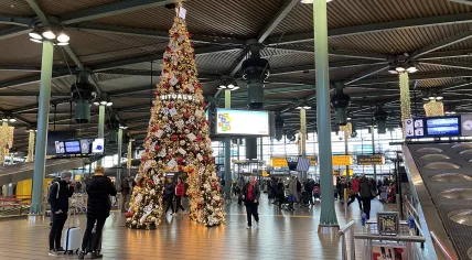 Inside Schiphol Plaza on 13 December 2022