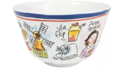 A “Hollands Glorie” bowl from Blond Amsterdam featuring a smiling Anne Frank cartoon which stirred up angry reactions