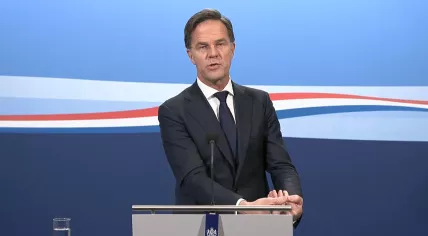Mark Rutte speaking with reporters during his regular weekly press conference. 2 December 2022