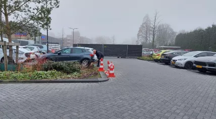 Police investigate the murder of a 66-year-old woman in a parking lot at a shopping center in Zwijndrecht. 21 January 2023