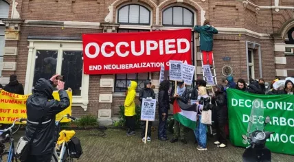 Protestors called on the University of Amsterdam to cut ties with Shell over climate concerns. 16 January 2023