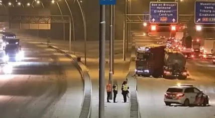 An icy road accident closed two lanes on the A2 near the Ekkersweijer junction, causing traffic delays around Eindhoven, 19 January 2023