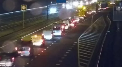 Traffic on the A50 near Loenen toward Arnhem after an icy road accident, 26 January 2023