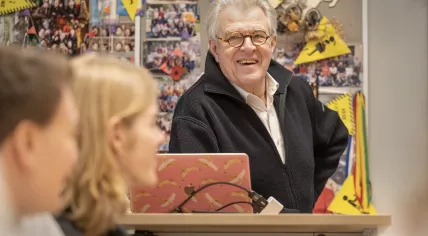 Jeroen Krabbé speaks with students from De Nieuwe Veste in Hardenberg who helped collect supplies for the a new memorial dedicated to children killed during the Holocaust. 27 January 2023