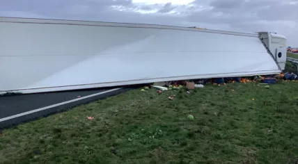 An overturned fruit truck on the A6 near Sint Nicolaasga, Friesland. 4 January 2023