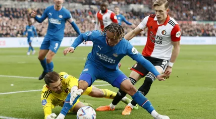 Feyenoord goalkeeper Timon Wellenreuther, Xavi Simons of PSV Eindhoven, Marcus Pedersen of Feyenoord during the Dutch eredivisie match between Feyenoord and PSV in Feyenoord Stadium de Kuip on 5 february 2023 in Rotterdam, Netherlands.