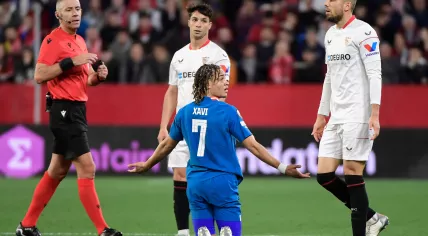 PSV Eindhoven's Dutch forward Xavi Simons (C) reacts during the UEFA Europa League round of 32 football match between Sevilla FC and PSV Eindhoven at the Ramon Sanchez-Pizjuan stadium in Seville, on February 16, 2023. 