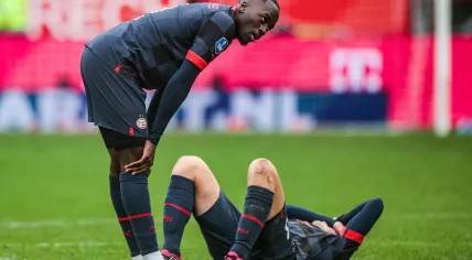 Jordan Teze of PSV Eindhoven and Joey Veerman of PSV Eindhoven gutted after the draw during the Dutch eredivisie match between FC Utrecht and PSV in stadium Galgenwaard on 19 february 2023 in Utrecht, Netherlands.