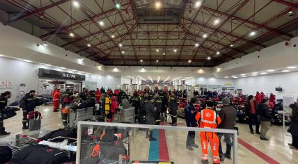 Rescue crews, including a Dutch team of specialists, coordinate on the earthquake rescue effort at the Incirlik Air Base in Turkey. 7 February 2023