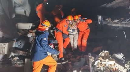 Dutch rescue workers from USAR.nl pulling a woman from rubble in the earthquake disaster area in Turkey, 7 February 2023