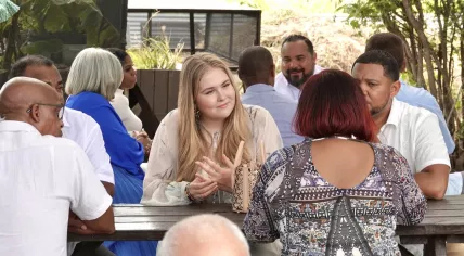 Princess Amalia speaking with residents of Bonaire during a trip to the Caribbean parts of the Netherlands, 28 January 2023