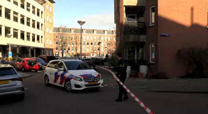 Police at the scene of a fatal shooting on De Wittenstraat in Amsterdam-West. 30 March 2023