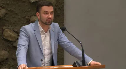 Denk MP Stephan van Baarle during a Tweede Kamer debate on missed housing construction targets. 30 March 2023