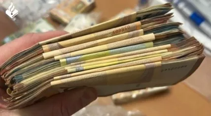 A portion of over €100,000 found in a grocery store bag in The Hague. 8 March 2023