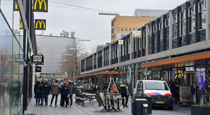 Police at the scene of a fatal stabbing on Korte Lijnbaan in Rotterdam, 29 March 2023