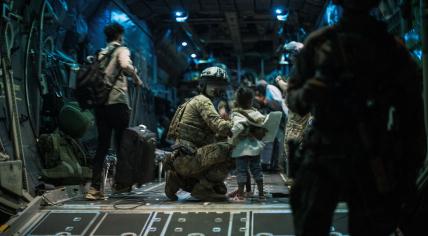 Dutch military evacuating people from Sudan, 23 April 2023