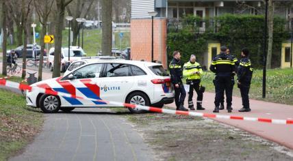 Police investigate a stabbing that left a 13-year-old injured on Abcouderpad in Amsterdam. 8 April 2023