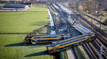 An NS intercity train and a freight train collided with a construction crane in Voorschoten, 4 April 2023