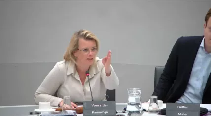 Roelien Kamminga suspending a round table discussion in the Tweede Kamer when security started a partial evacuation, 13 April 2023
