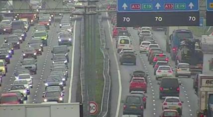 A traffic jam on the A13 between Rotterdam and The Hague due to an accident, and vehicles rerouted because of a closure on the A4. 6 April 2023