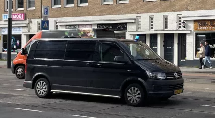 One of two unmarked police vans that raced away on Linnaeusstraat from the direction of the Amsterdam Science Park on 12 April 2023
