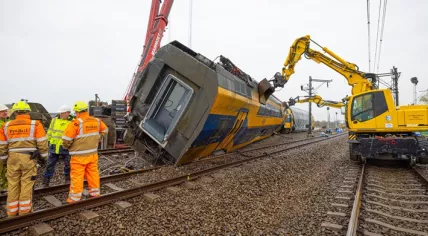 ProRail salvaging an NS intercity train involved the Voorschoten train crash, 10 April 2023