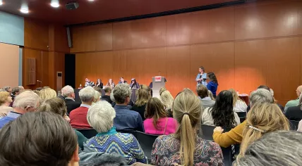 Amsterdam Zuid residents in a meeting with the local political leadership about the city's plans for an erotic center, 3 April 2023