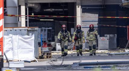 Firefighters at the scene of an explosion and fire at the Afval Energie Bedrijf in Amsterdam. 3 May 2023