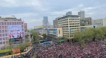 Coolsingel in Rotterdam filling up with fans ready to celebrate Feyenoord's 16th Eredivisie title, 15 May 2023