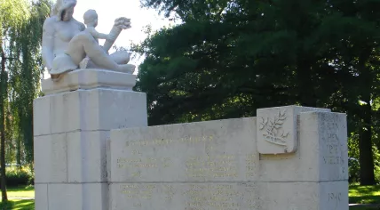 Monument voor de Gevallenen aan de Laan Hofrust in Rijswijk, Hofrust.