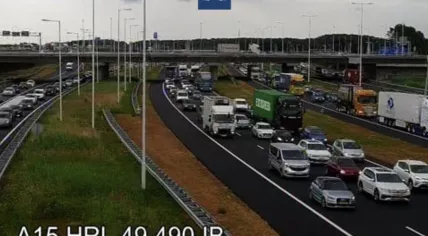 Traffic backed up on the A15 in Spijkenisse after a vehicle struck a traffic light on the N218. 20 June 2023
