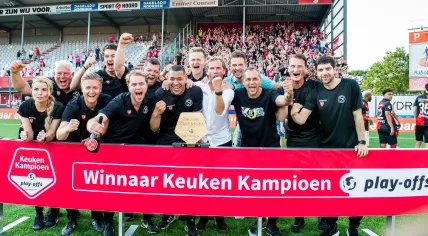 Almere City FC players celebrate the promotion to the eredivisie with (m) Almere City FC coach Alex Pastoor during the play-off promotion/relegation match between FC Emmen and Almere City FC in De Oude Meerdijk on 11 June 2023 in Emmen, Netherlands.