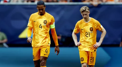 Virgil van Dijk of Holland, Frenkie de Jong of Holland disappointed during the UEFA Nations League match for third place between Netherlands and Italy in stadium De Grolsveste on 18 june 2023 in Enschede, Netherlands 