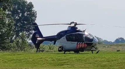 Police helicopter in Lith to search for a 6-year-old boy who went missing near De Lithse Ham on 14 June 2023