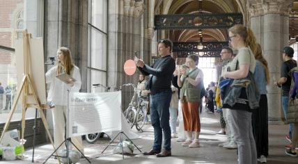 Un/Cover Vermeer performance at Passage Rijksmuseum by Jessica Kuhn