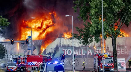 Firefighters fighting a fire in a warehouse on Keileweg in Rotterdam, 28 June 2023