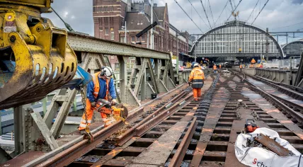 Railroad maintenance workers on the east side of Amsterdam Central Station. 6 November 2021