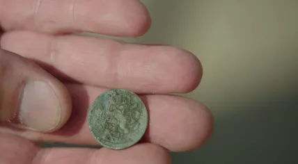 Archaeologists found a coin from 1761 during archaeological research for the Binnenhof renovations in The Hague, 12 July 2024