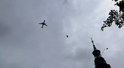 KLM flight 872 flying over Amsterdam-Oost on approach to Schiphol Airport. The flight from New Delhi was diverted to Maastricht due to Storm Poly. 5 July 2023