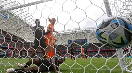 Jill Roord scores the Netherlands’ first goal against South Africa in the Round of 16 World Cup match in Sydney. 6 August 2023