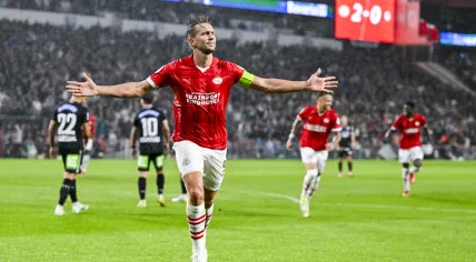 Luuk de Jong of PSV Eindhoven celebrates the 3-0 during the third qualifying round for the  UEFA Champions league between PSV Eindhoven and Sturm Graz in the Phillips stadium on 8 august 2023 in Eindhoven, Netherlands.