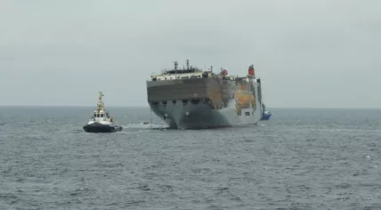 The Fremantle Highway freighter being towed to Eemshaven in Groningen, 3 August 2023